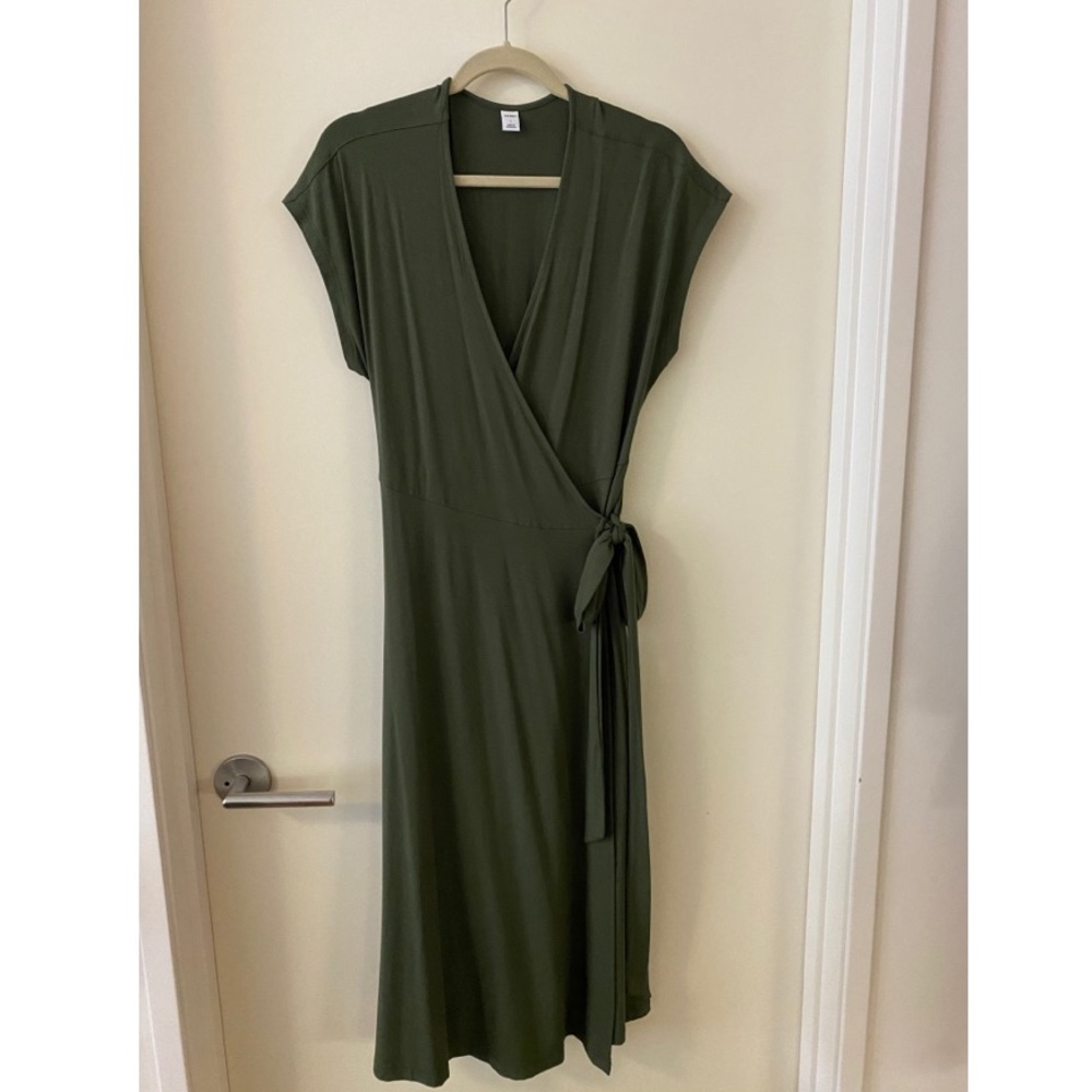 Size L Old Navy Wrap Dress.